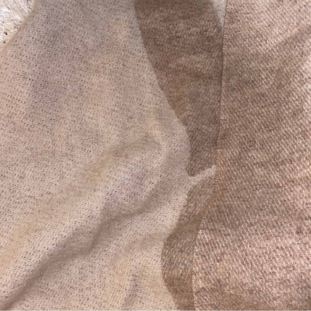UGG Scarf W Woven Ugg Logo Scarf Beige Large Wrap - Picture 8 of 9